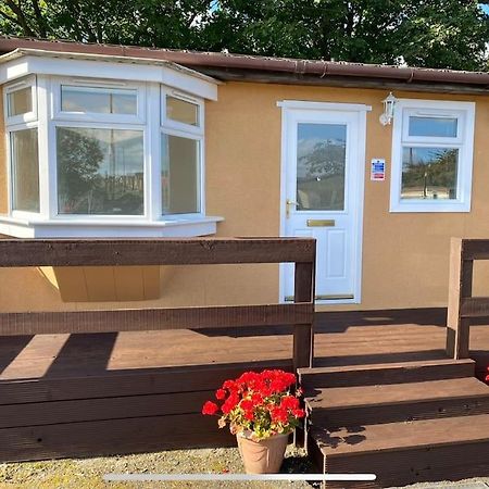 Semi-Detached Chalet - Uddingston, Glasgow Kültér fotó